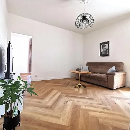 Apartment Le Petit Angle 2 Pieces, Plein Centre Ville, Pres De La Gare Jusqu'a 4 Personnes Bellegarde-sur-Valserine